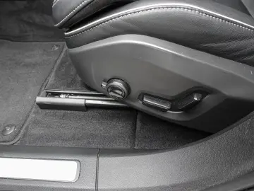 XC60 Plus Dark 2WD B4 Benzin EU6d StandHZG AHK L