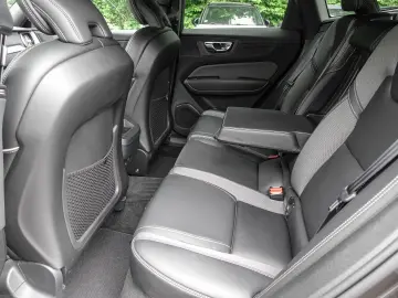 XC60 Plus Dark 2WD B4 Benzin EU6d StandHZG AHK L
