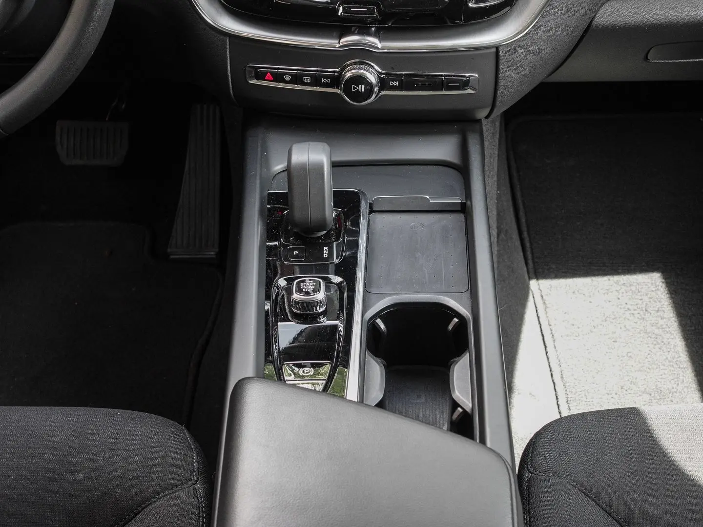 XC60 Momentum Pro 2WD B4 Diesel EU6d AHK Digital