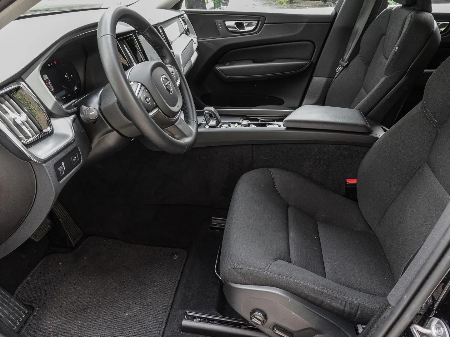 XC60 Momentum Pro 2WD B4 Diesel EU6d AHK Digital