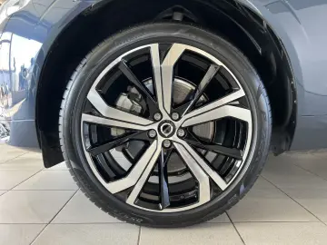 XC60 T8 Ultimate Dark Recharge AWD 21'' 360° HUD