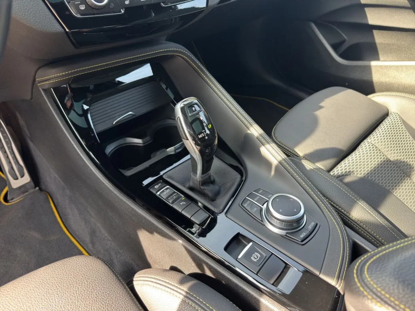 X2 sDrive18d M-SPORT LED NAVI HUD PANO 19