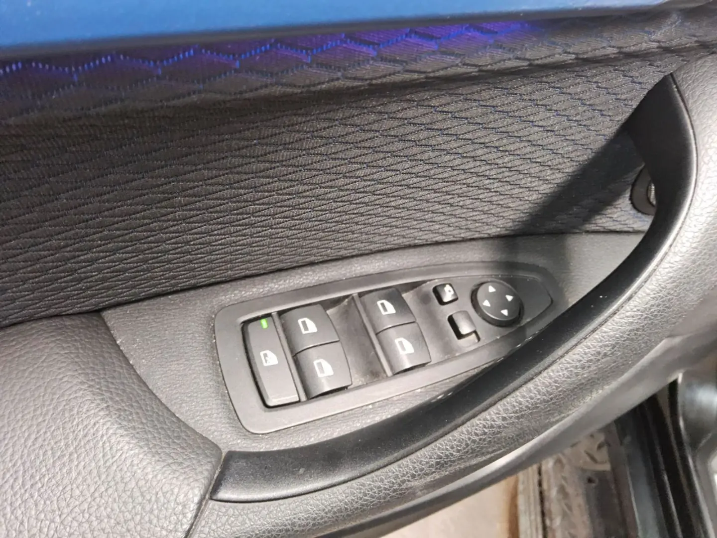 X1 sDrive18d M-Sport Navi LED+ H/K Pano RFK AHK