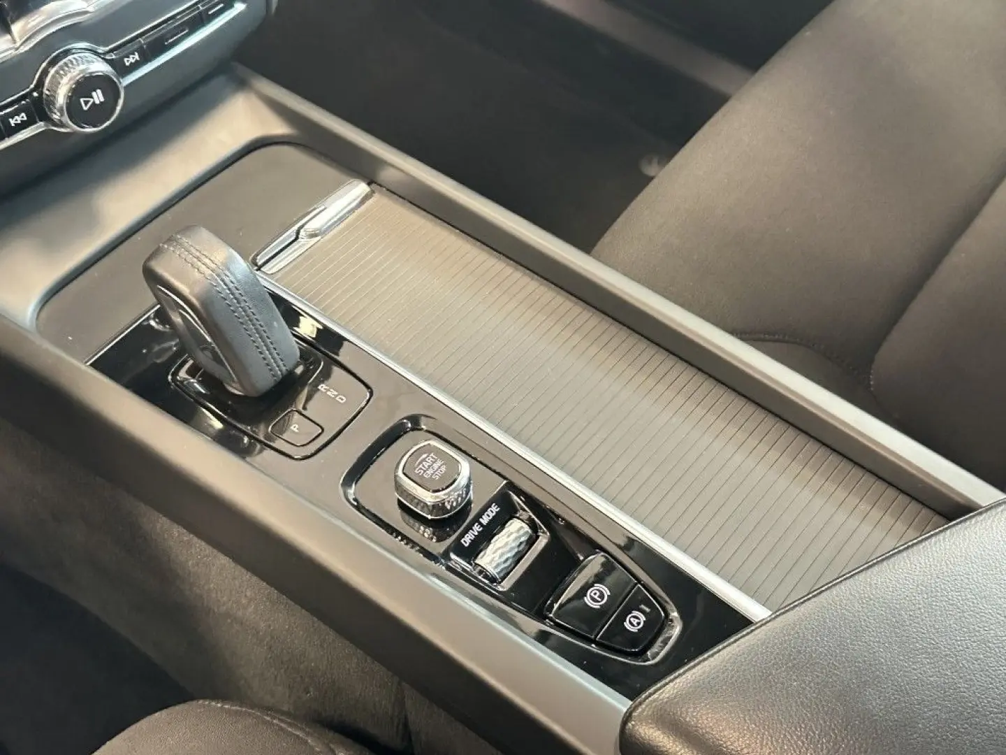 XC60 Momentum*ACC*AHK*CarPlay*Ambiente*DAB*PDC