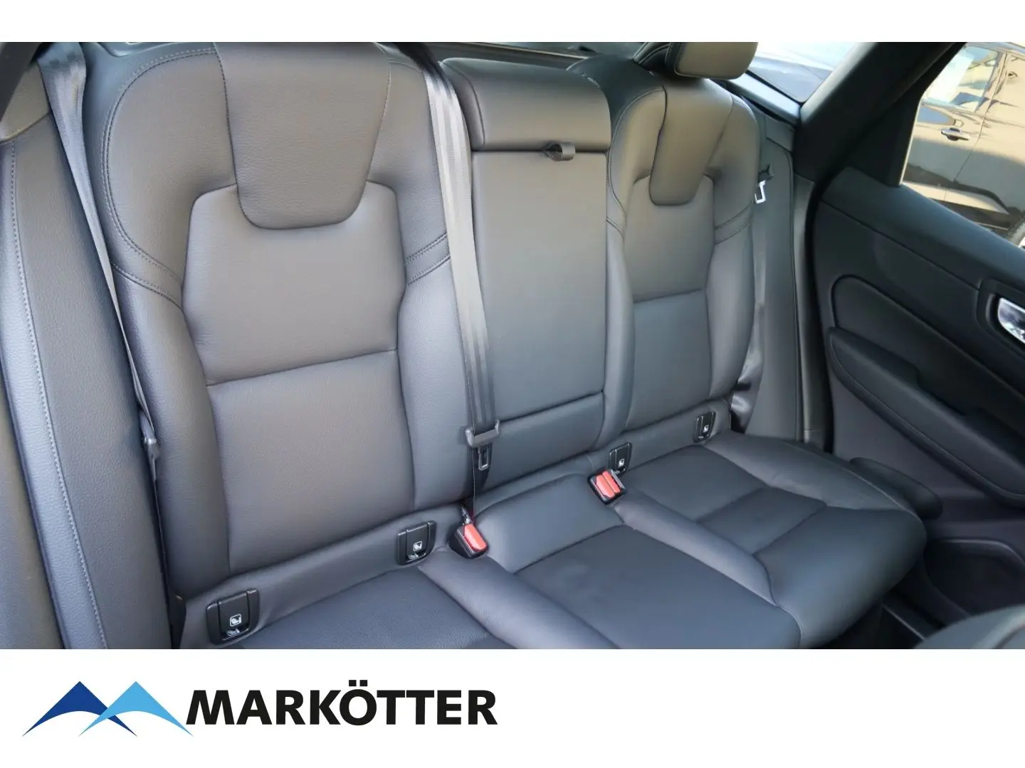XC60 T8 Recharge AWD R-Design STHZ/CAM/ACC/BLIS