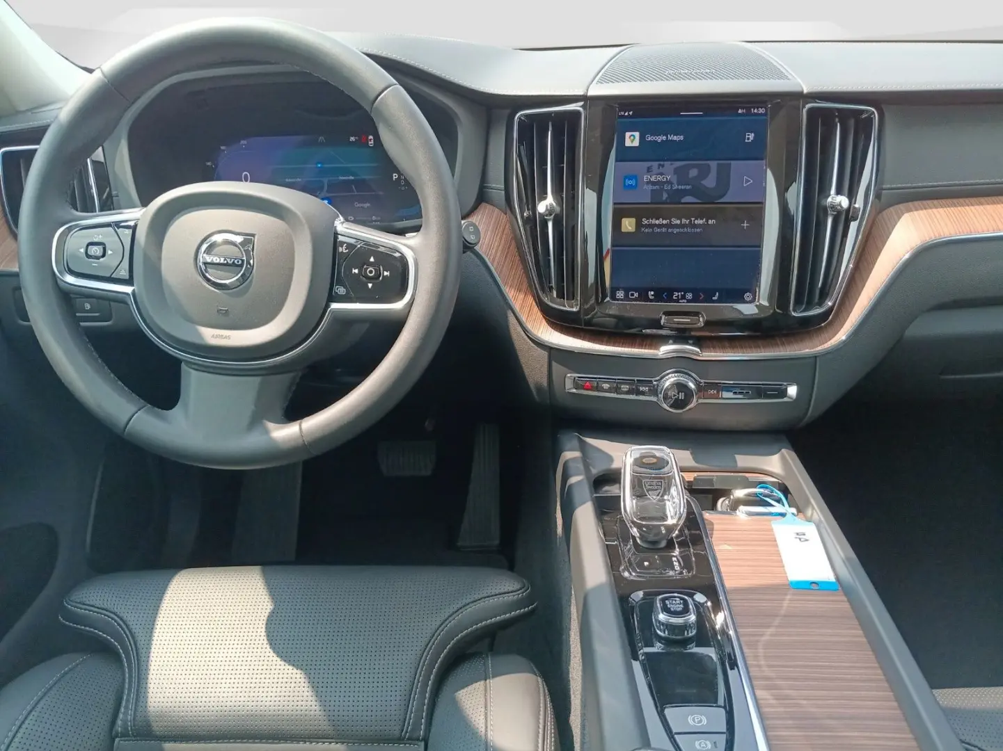 XC60 T8 AWD Ultimate Dark  360°/AHK/Massagesitze