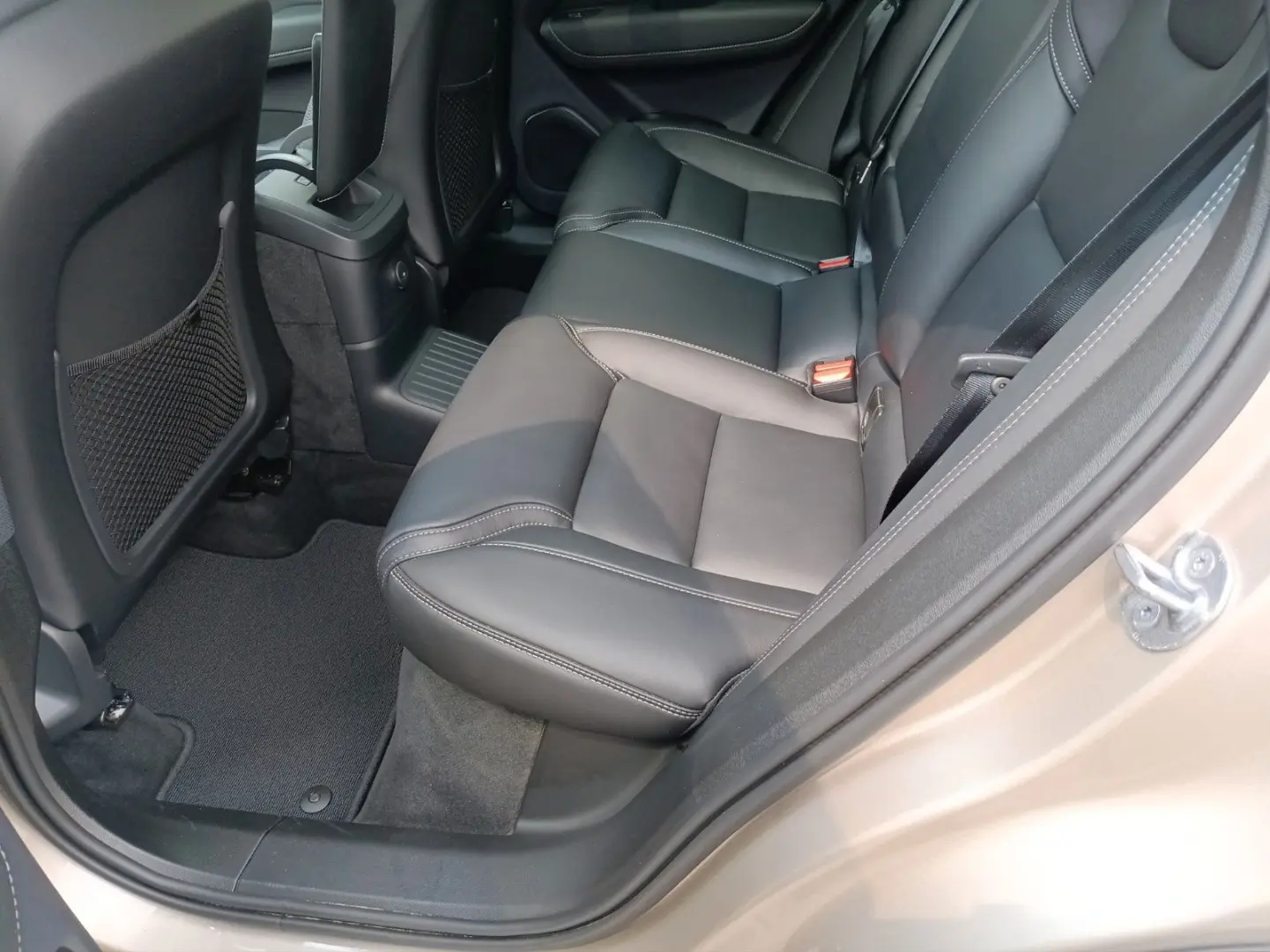 XC60 T8 AWD Ultimate Dark  360°/AHK/Massagesitze