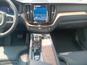 XC60 T8 AWD Ultimate Dark  360°/AHK/Massagesitze