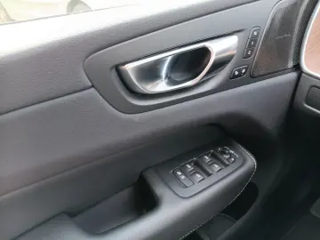 XC60 T8 AWD Ultimate Dark  360°/AHK/Massagesitze
