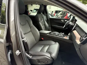 XC60 T8 Plus Dark AHK 360° H&K PANO 21