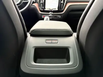 XC60 T8 Plus Dark AHK 360° H&K PANO 21
