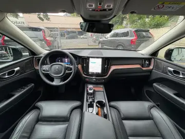 XC60 T8 Plus Dark AHK 360° H&K PANO 21