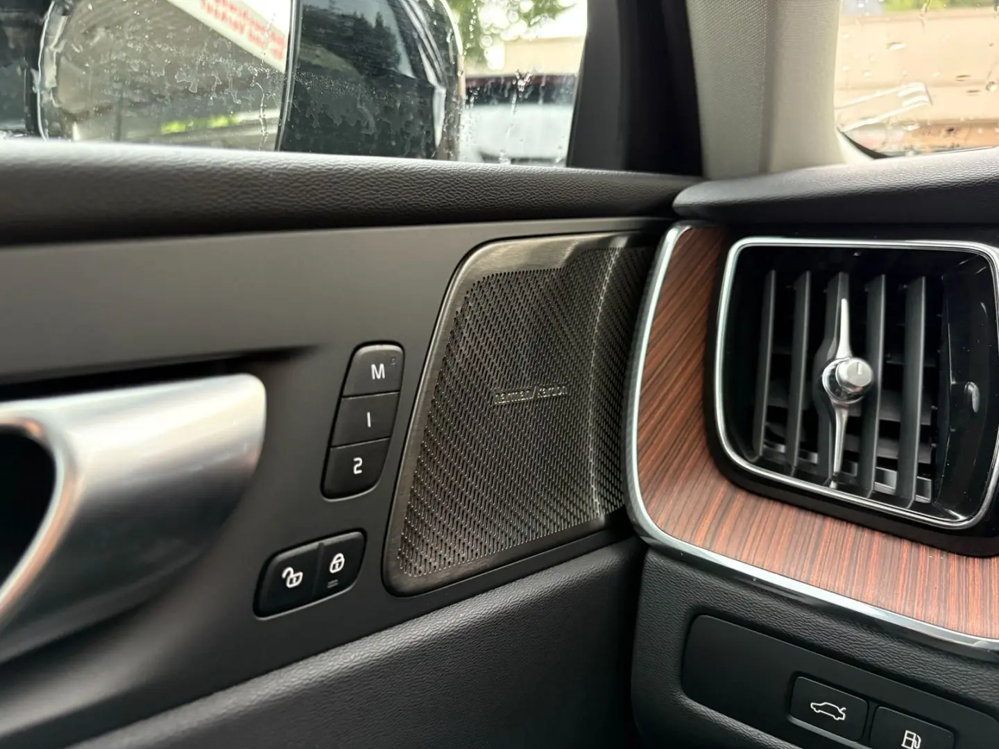 XC60 T8 Plus Dark AHK 360° H&K PANO 21