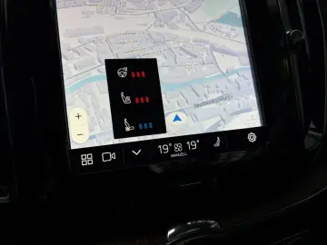 XC60 T8 Plus Dark AHK 360° H&K PANO 21