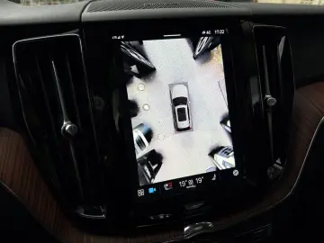 XC60 T8 Plus Dark AHK 360° H&K PANO 21