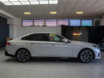 BMW 520I