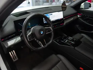 BMW 520I