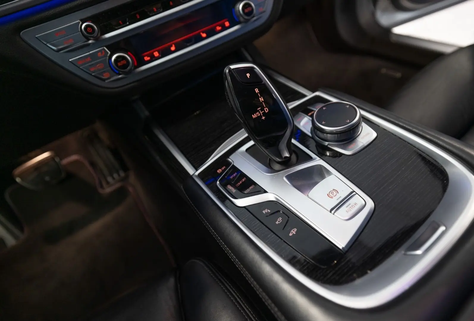 740Li xDrive M Paket Ceramik S.Close Panorama