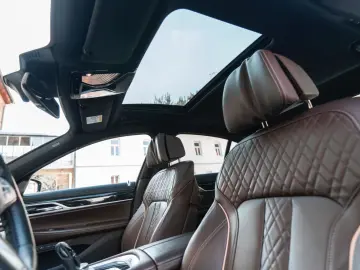 BMW 745 e M SPORT H&K LASER MASSAGE