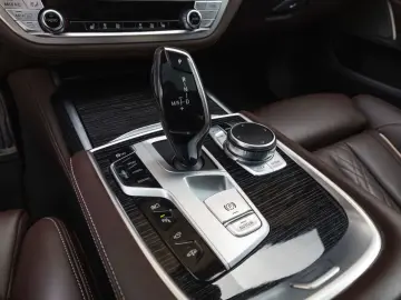 BMW 745 e M SPORT H&K LASER MASSAGE