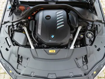 BMW 745 e M SPORT H&K LASER MASSAGE