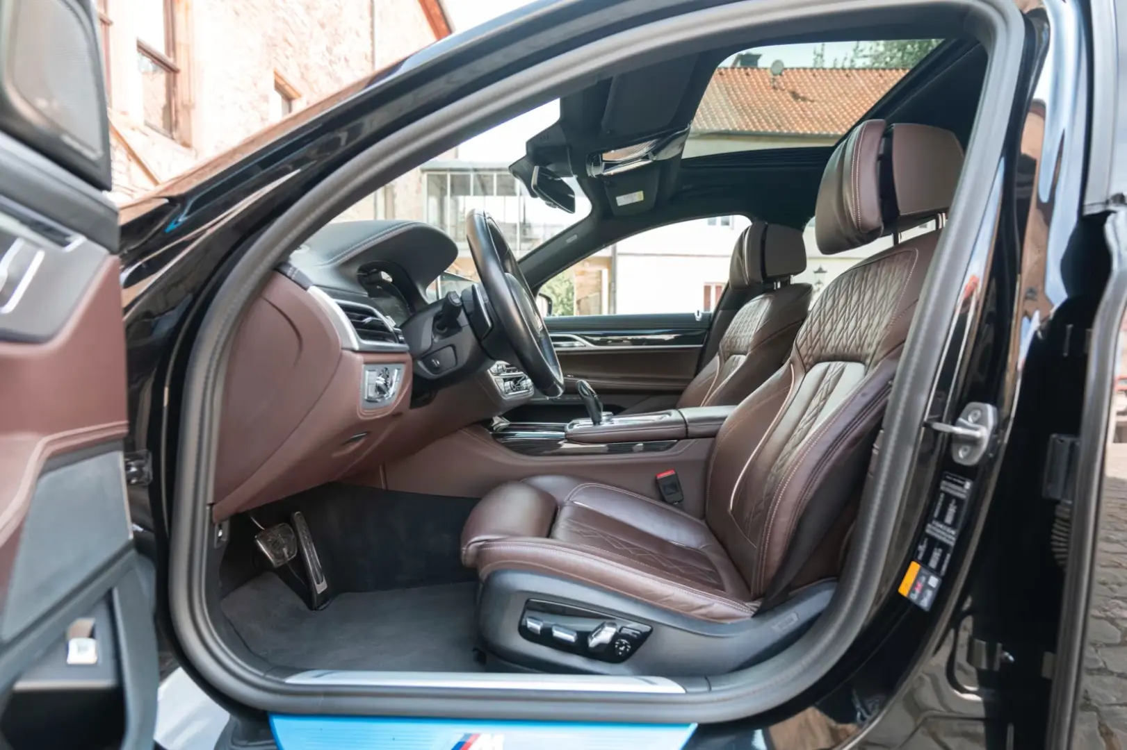 BMW 745 e M SPORT H&K LASER MASSAGE