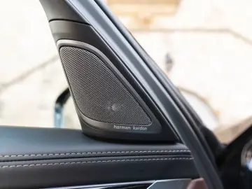 BMW 745 e M SPORT H&K LASER MASSAGE