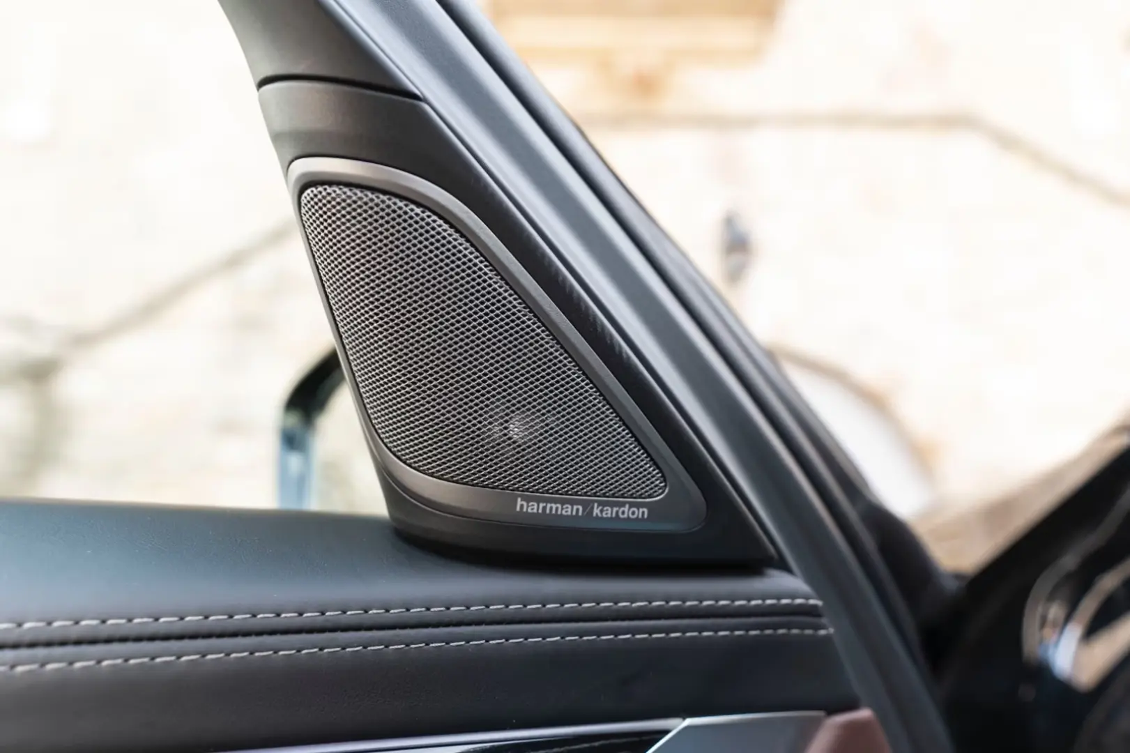 BMW 745 e M SPORT H&K LASER MASSAGE