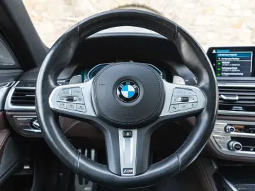 BMW 745 e M SPORT H&K LASER MASSAGE