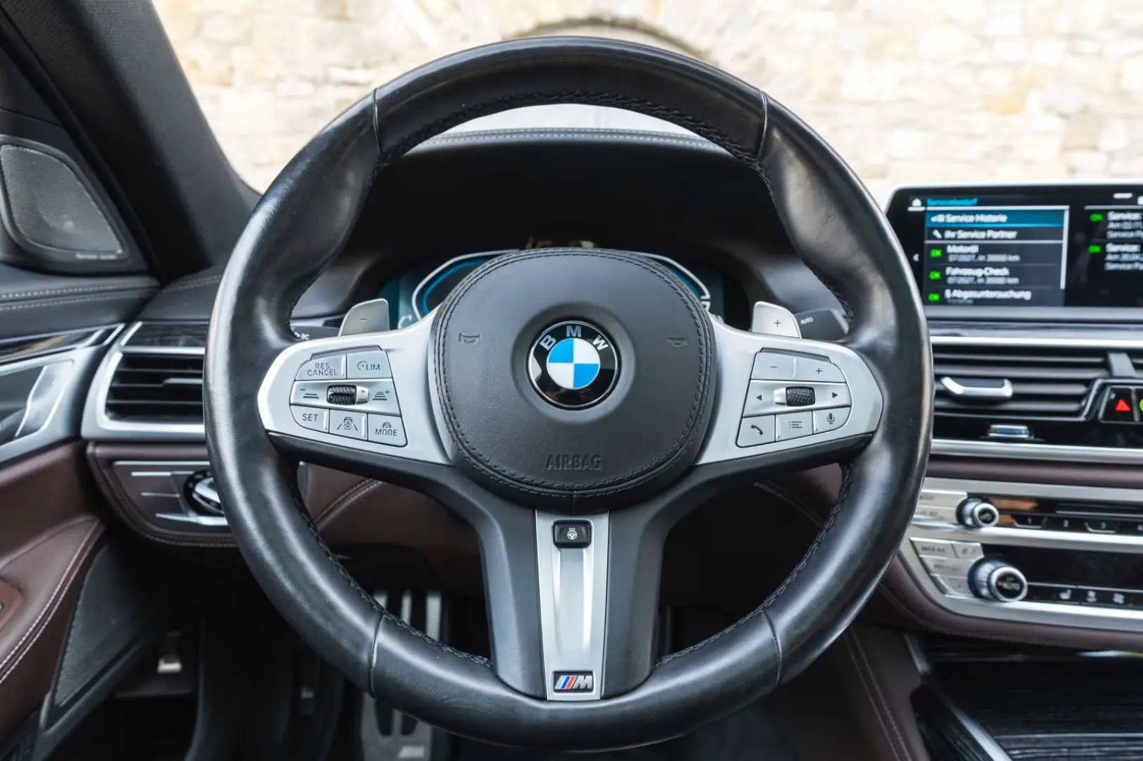 BMW 745 e M SPORT H&K LASER MASSAGE