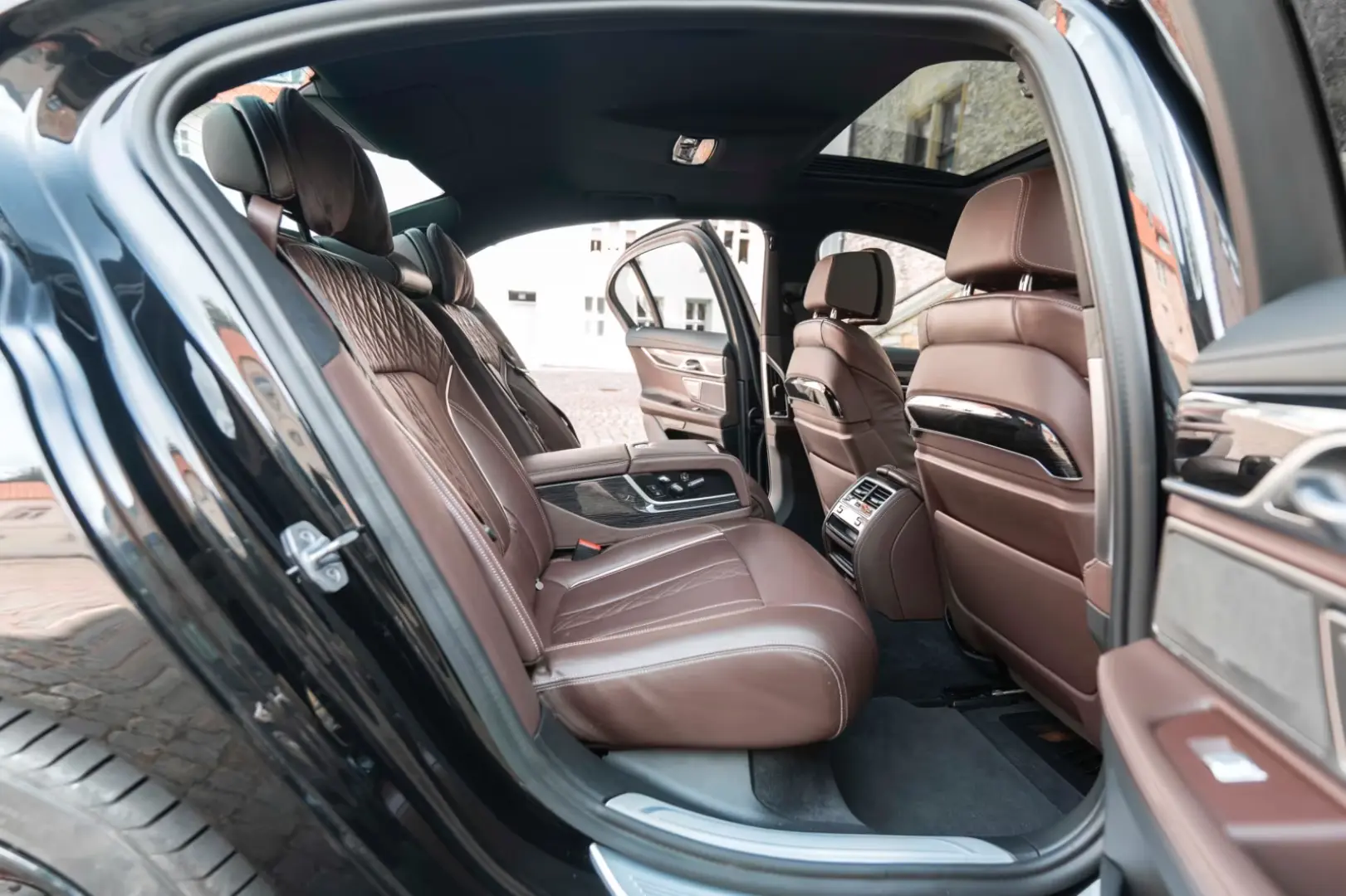 BMW 745 e M SPORT H&K LASER MASSAGE