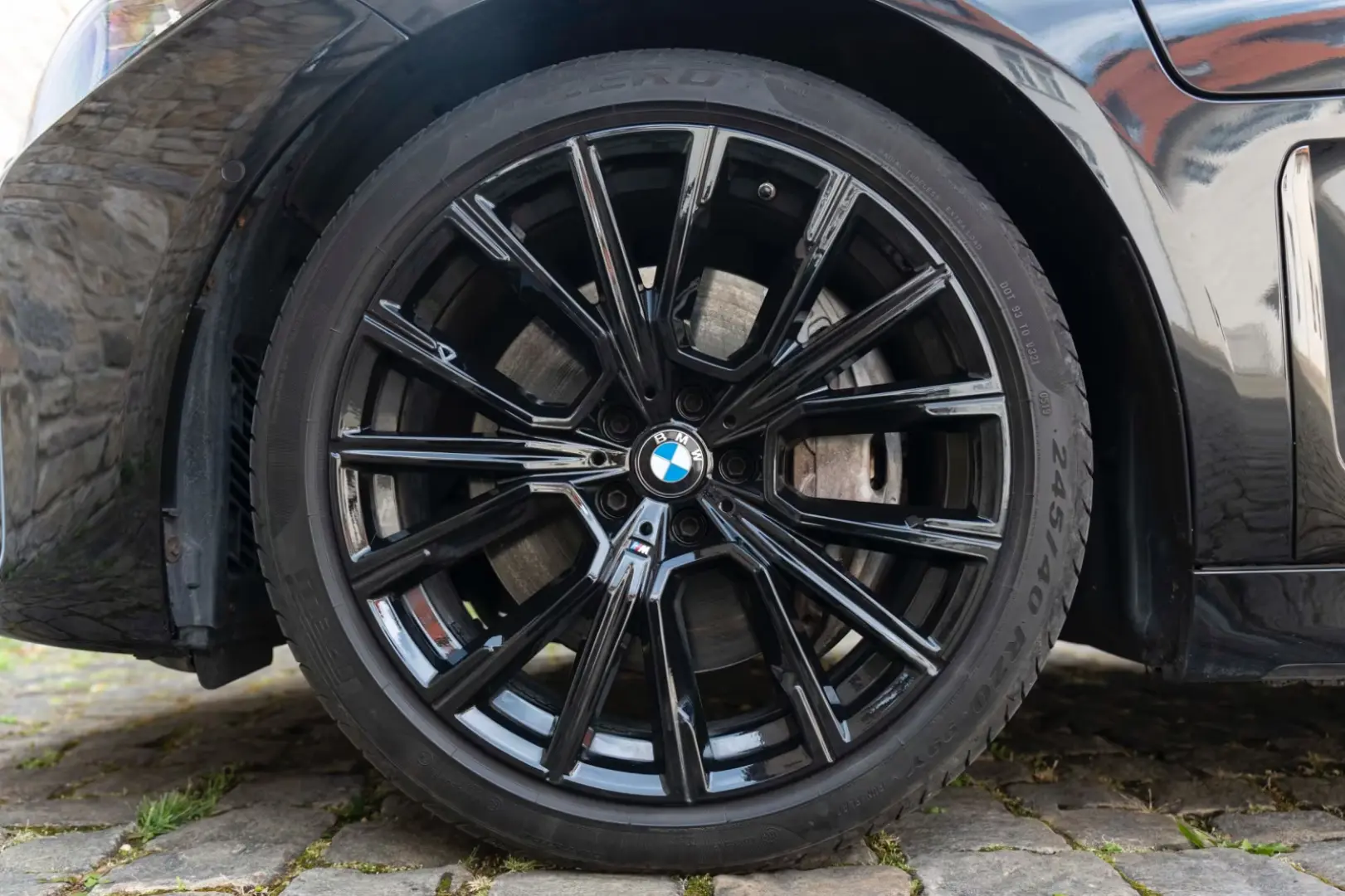 BMW 745 e M SPORT H&K LASER MASSAGE