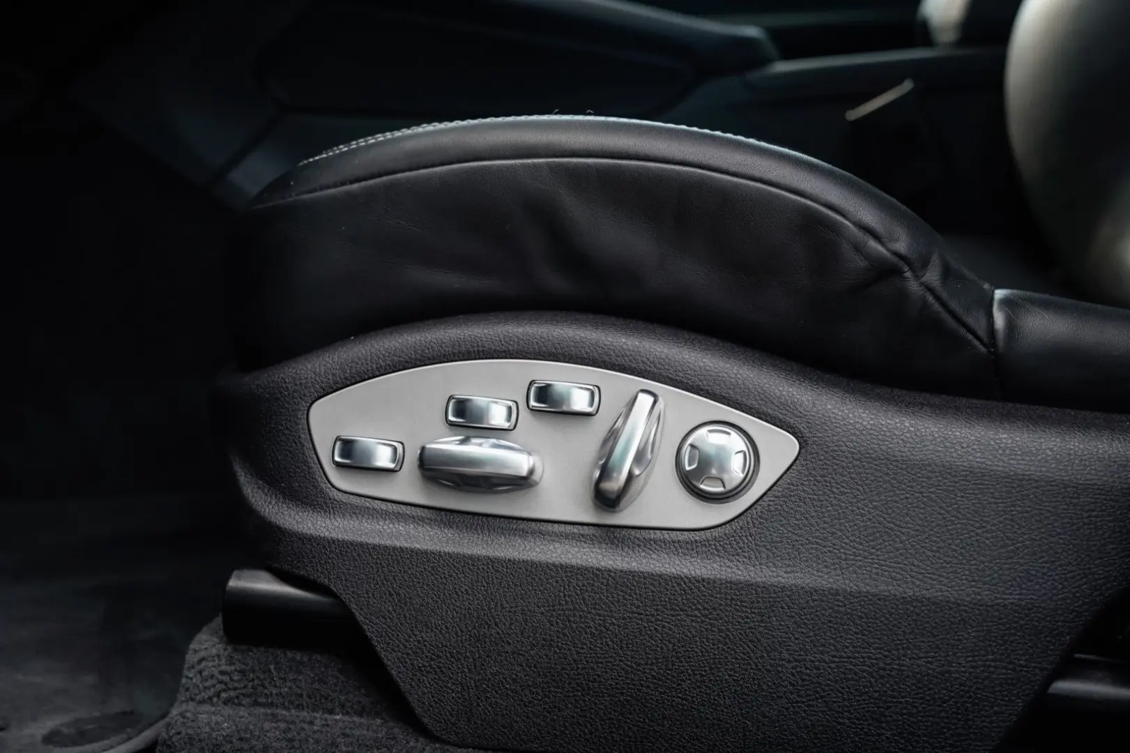 Macan T Pano-Leder-PDLS+AHK-21