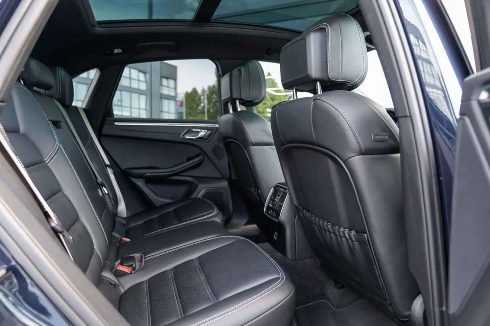 Macan T Pano-Leder-PDLS+AHK-21