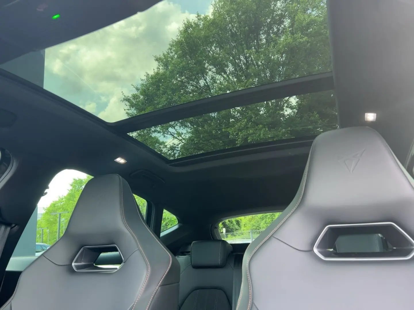 Formentor VZ 1.4 e-HYBRID DSG Pano Navi LED SHZ