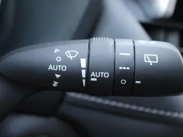 RAV 4 218PS Hybrid Team-D *AHK*Apple CarPlay*