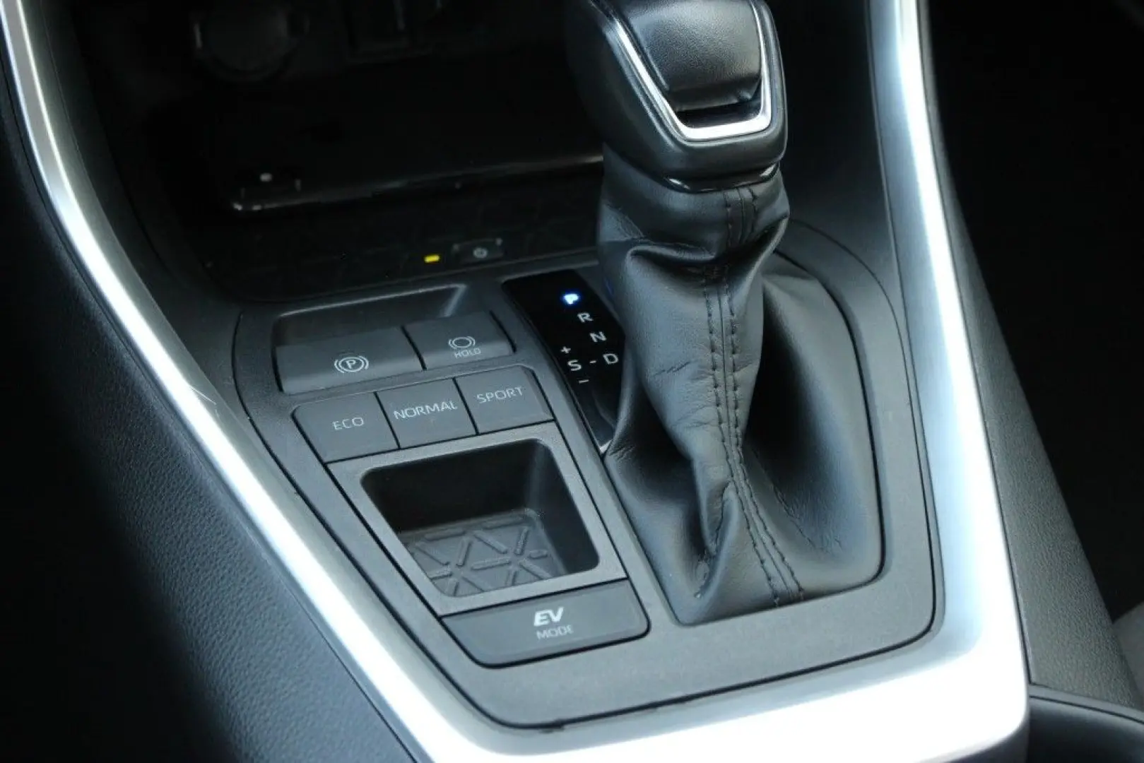 RAV 4 218PS Hybrid Team-D *AHK*Apple CarPlay*