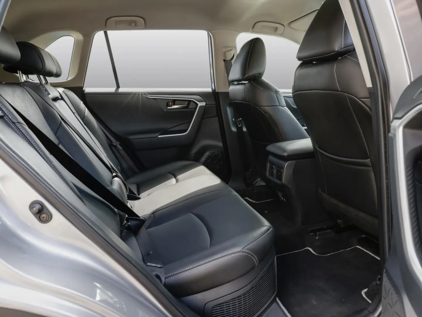 RAV 4 2.5 Hybrid Team D 4x2 SHZ PDC KLIMA BT