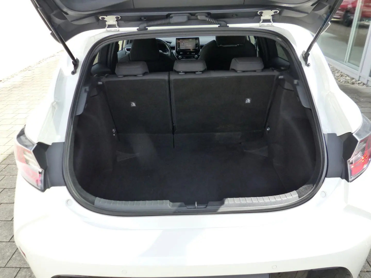 Corolla Hybrid Team D TechPaket SHZ IPA Kamera