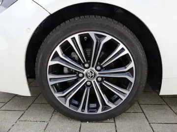 Corolla Hybrid Team D TechPaket SHZ IPA Kamera