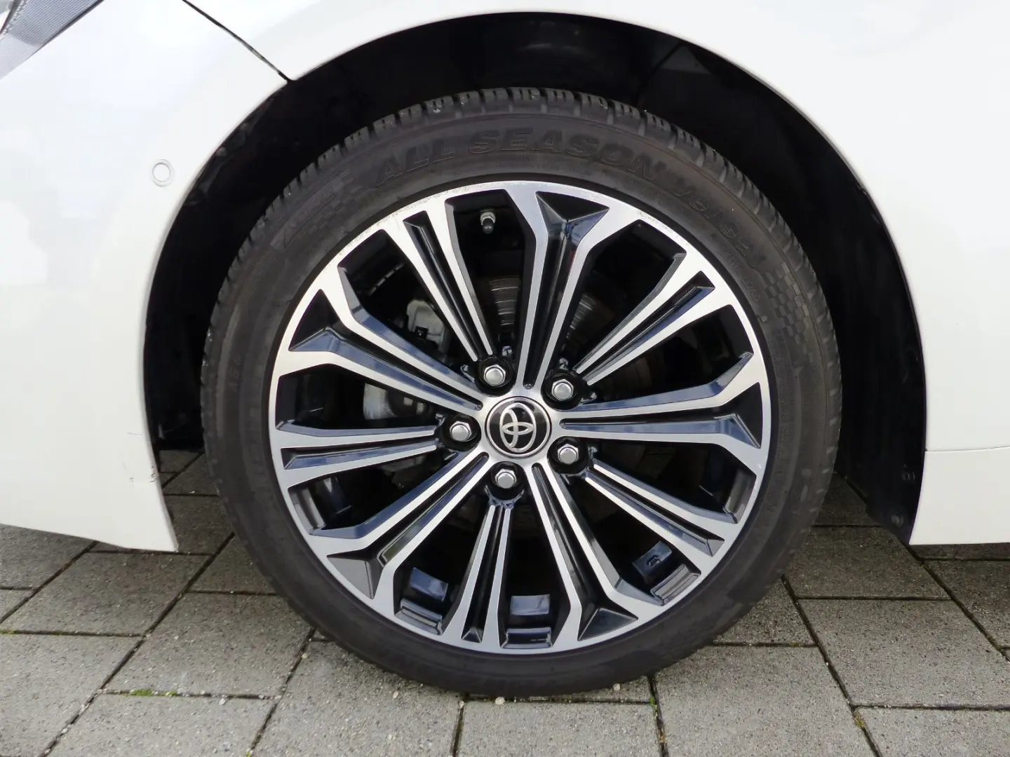 Corolla Hybrid Team D TechPaket SHZ IPA Kamera