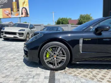 Porsche Panamera 4 E-Hybrid