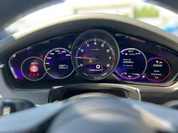 Porsche Panamera 4 E-Hybrid