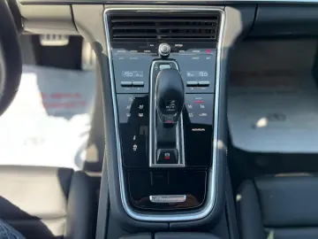Porsche Panamera 4 E-Hybrid