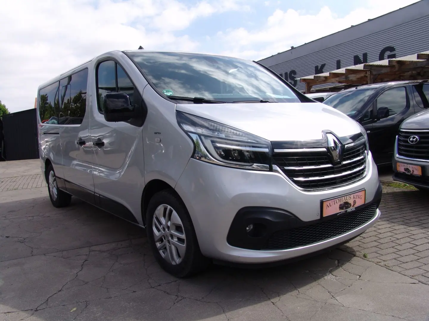 Trafic Space Class L2-Autom/8Sit/Deluxe/NAVI