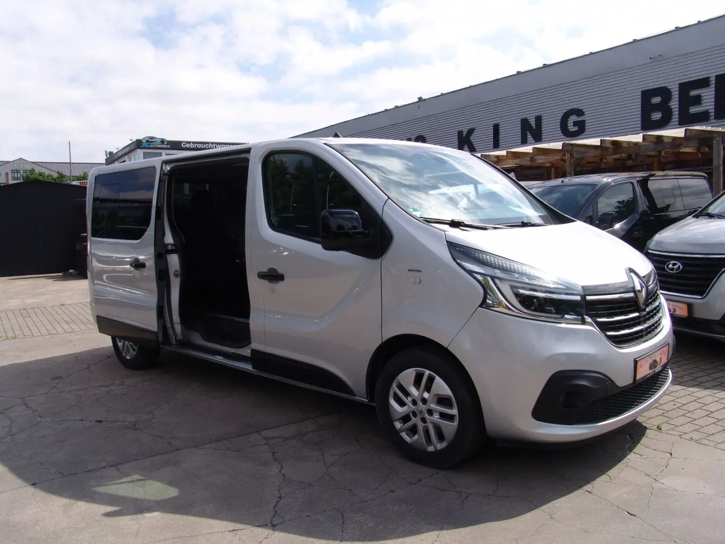 Trafic Space Class L2-Autom/8Sit/Deluxe/NAVI