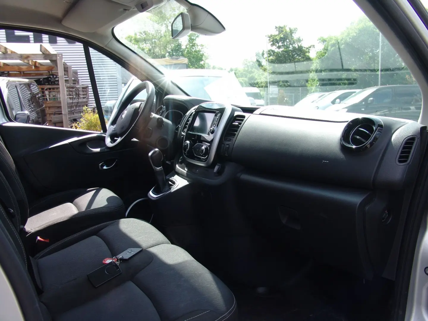 Trafic Space Class L2-Autom/8Sit/Deluxe/NAVI