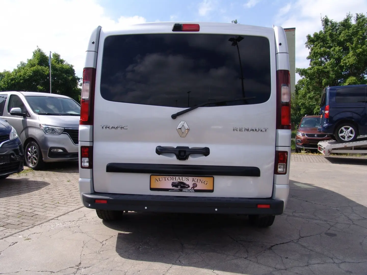 Trafic Space Class L2-Autom/8Sit/Deluxe/NAVI