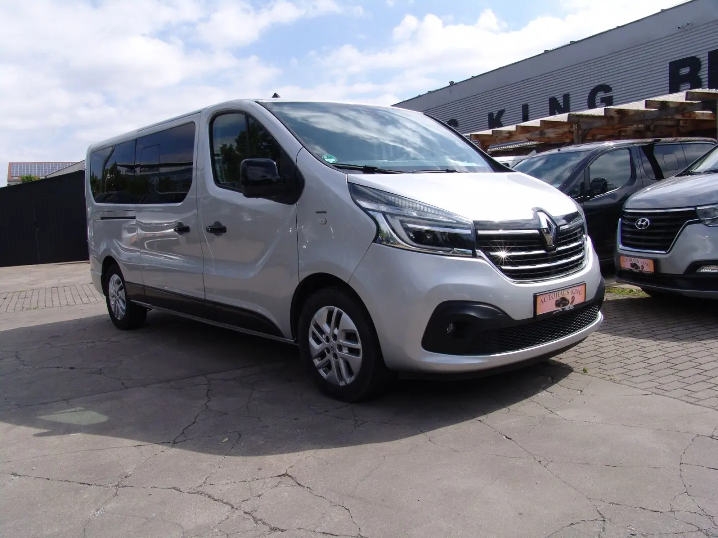 Trafic Space Class L2-Autom/8Sit/Deluxe/NAVI