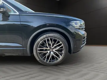 Touareg 3.0TDI  Elegance 4Motion AHK+Navi+Pano